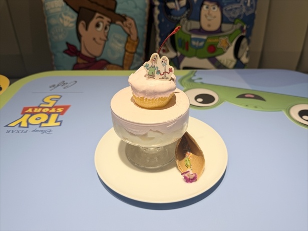 ＜フォーキー＆カレン＞特別なウエディングケーキ(1590円)
