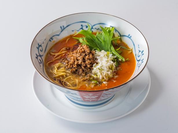 「白胡麻担々麺」(1298円)。白胡麻の濃厚なコクと香りが口いっぱいに広がる人気メニュー