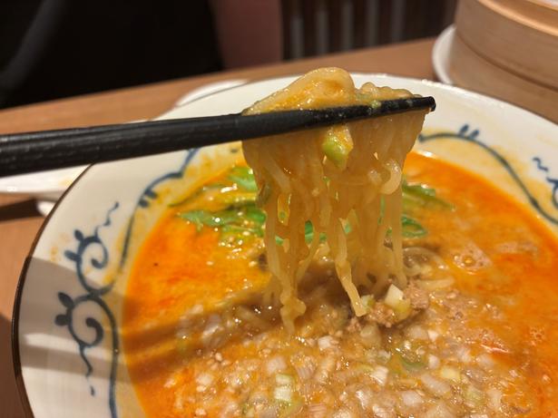 モチモチの麺に白胡麻スープがしっかりと絡む