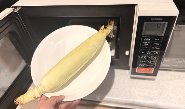 ラップをかけず、600Ｗの電子レンジで5分ほど加熱（▶次へ） 撮影／ゆき