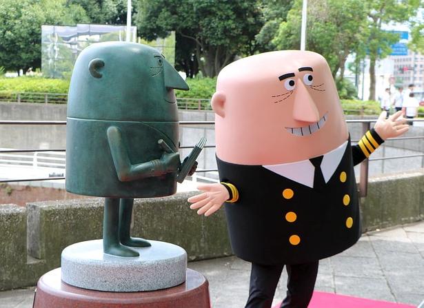 【写真】「柳原良平 アンクル像」とお披露目式に現れたアンクル
