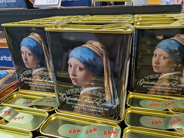 「フェルメール・ブルー缶」(540円)