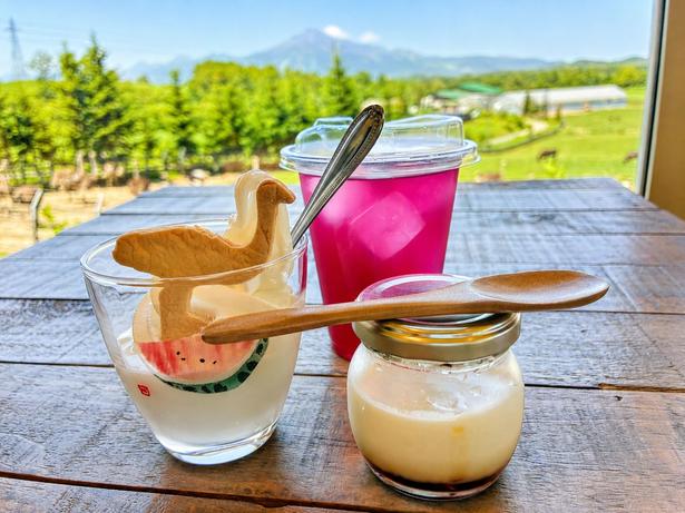 「だちょうソフト」(400円)や「自家製しそジュース」(350円)など、ほかにもオリジナルメニューがたくさん