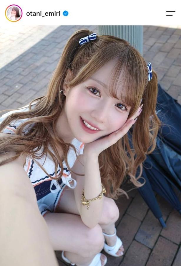 ツインテールにちびリボン…＝LOVE・大谷映美里、全力スマイルの