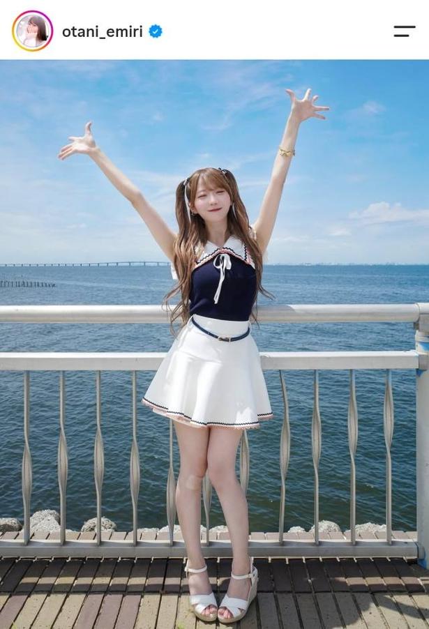 ツインテールにちびリボン…＝LOVE・大谷映美里、全力スマイルの