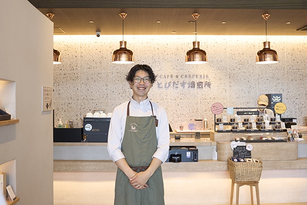  焙煎担当の岩橋さん