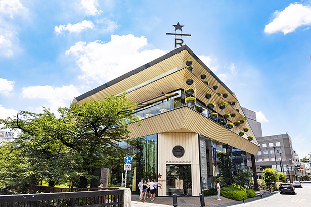 【写真】目黒川沿いに立つ、ロースタリー 東京