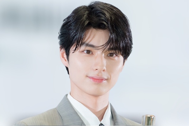 エレガントな白シャツで放つ清涼感…本田響矢、柔らかな微笑み姿に