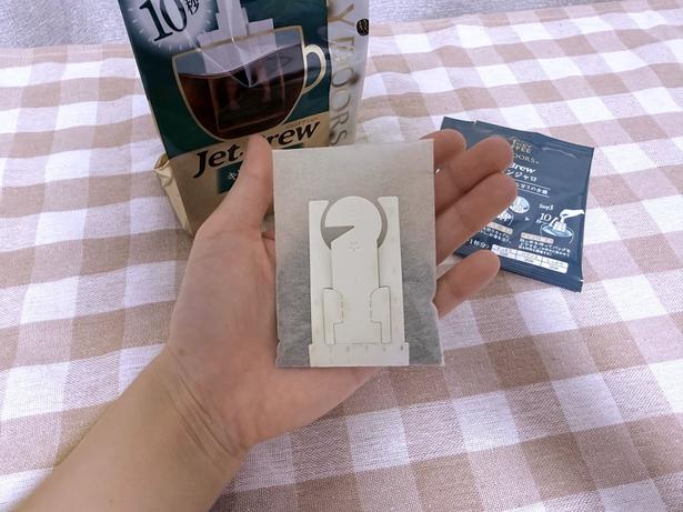 バッグは手のひらに収まる程度