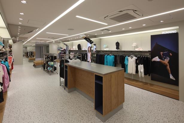 「ASICS FLAGHIP SHINJUKU」3階の様子