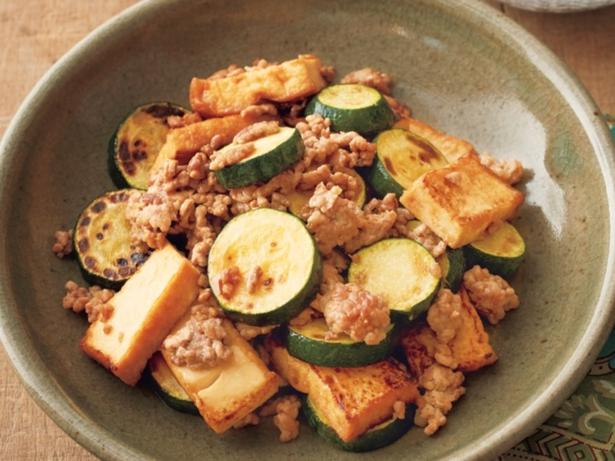 厚揚げとズッキーニのそぼろ炒め レシピ考案／新谷友里江　撮影／邑口京一郎 