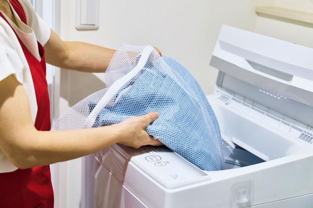 【カーテン】フックを外してから洗濯表示に従って洗う 撮影／木村文平