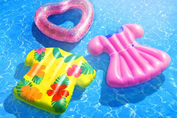 【写真】ワンピースやシャツをかたどったエマールオリジナルのお洗濯フロート