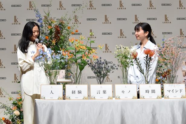 6つのワードと紐づいた花のなかから、気になる4種を選ぶ