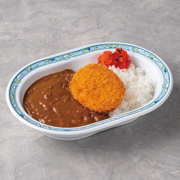 毎日14時~19時限定で味わえる、アルプスの「タイムサービス コロッケカレー」(420円)