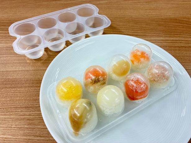 奥の容器に入っている水は、手前の容器の寿司ネタが温まるのを防いでいる