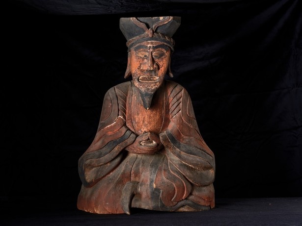 地獄文化研究の第一人者・田村正彦さんが所有する「閻魔王像」 画像提供:田村正彦