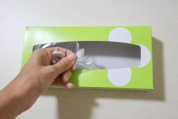 ティッシュ箱の透明フィルムを取る（▶次へ） 撮影／こぽり
