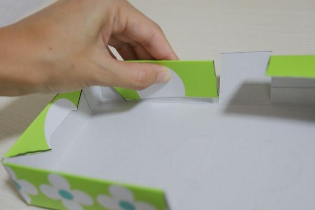 中に折り込み貼り付ける（▶次へ） 撮影／こぽり