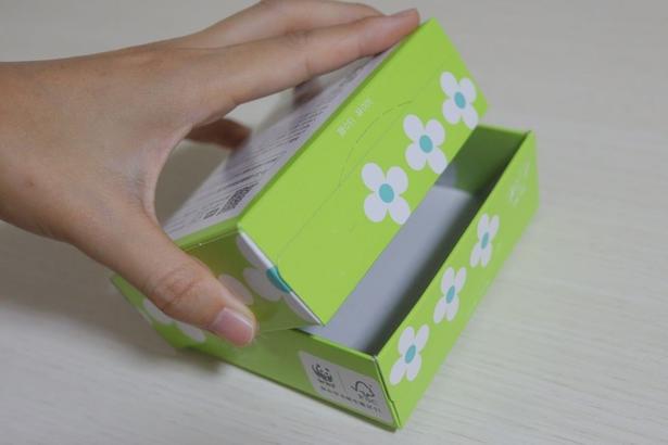 片方が蓋になるように折る（▶次へ） 撮影／こぽり