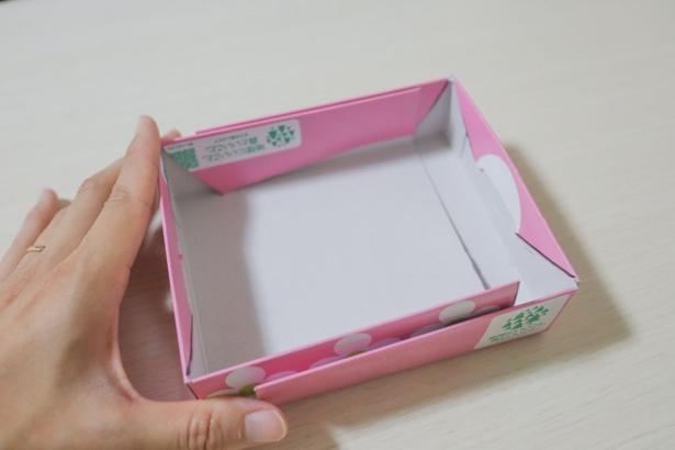 カットしたパーツ同士を重ねる（▶完成形をチェックする） 撮影／こぽり