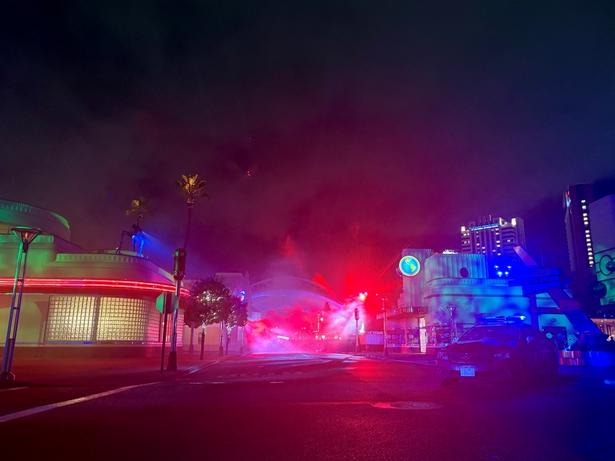 にぎやかな夜のパークが突如不穏な雰囲気に
