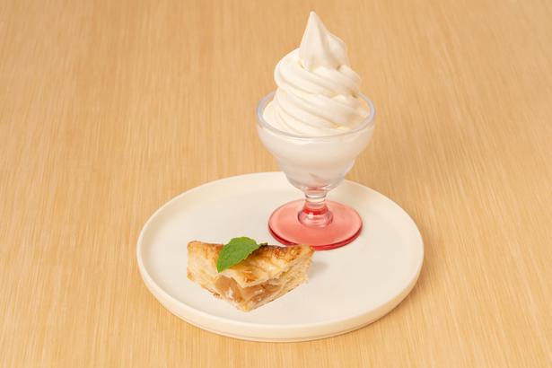 店舗限定メニューの、女将さんのあっぷるパイソフト(700円)