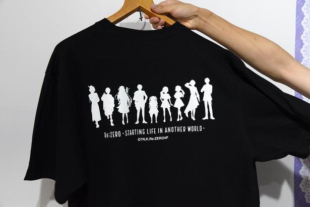Tシャツ(L/XL：各4400円) 撮影：ソムタム田井 (C)長月達平・株式会社KADOKAWA刊／Re:ゼロから始める異世界生活4製作委員会