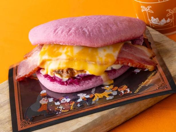 「スウィートハート・カフェ」の「スペシャルセット」(単品850円～)では、ボリューム満点のスペシャルサンド(ベーコン、チーズ、ポテト、ミートソース)を楽しめる