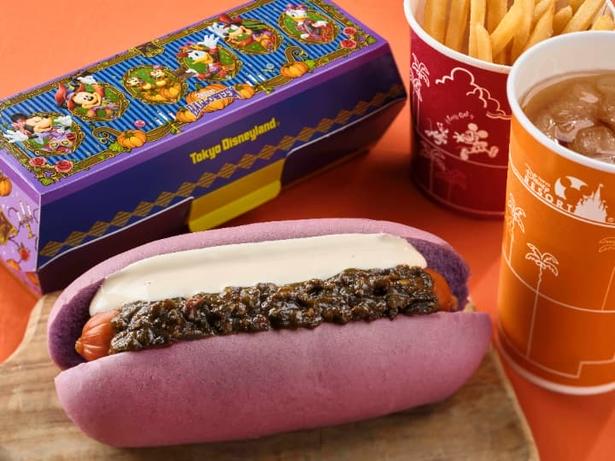 「リフレッシュメントコーナー」の「スペシャルセット」(単品800円～)に入るホットドッグは、スウィートチリ、ミートソース＆チーズソースがイン
