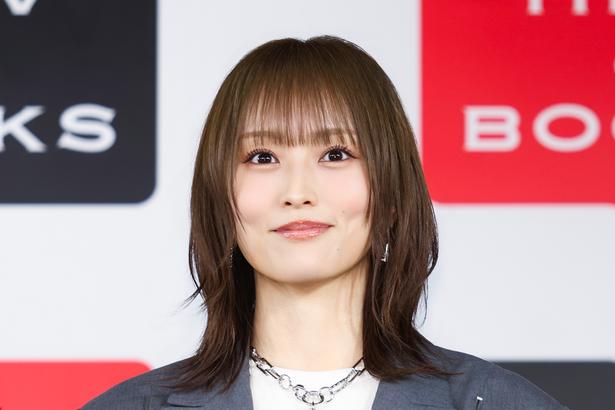 山本彩がアニバーサリーブック発売記念イベントを開催