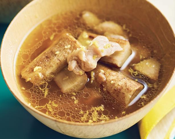 ごぼうととり肉のしょうゆ汁 レシピ考案/長谷川あかり 撮影/難波雄史