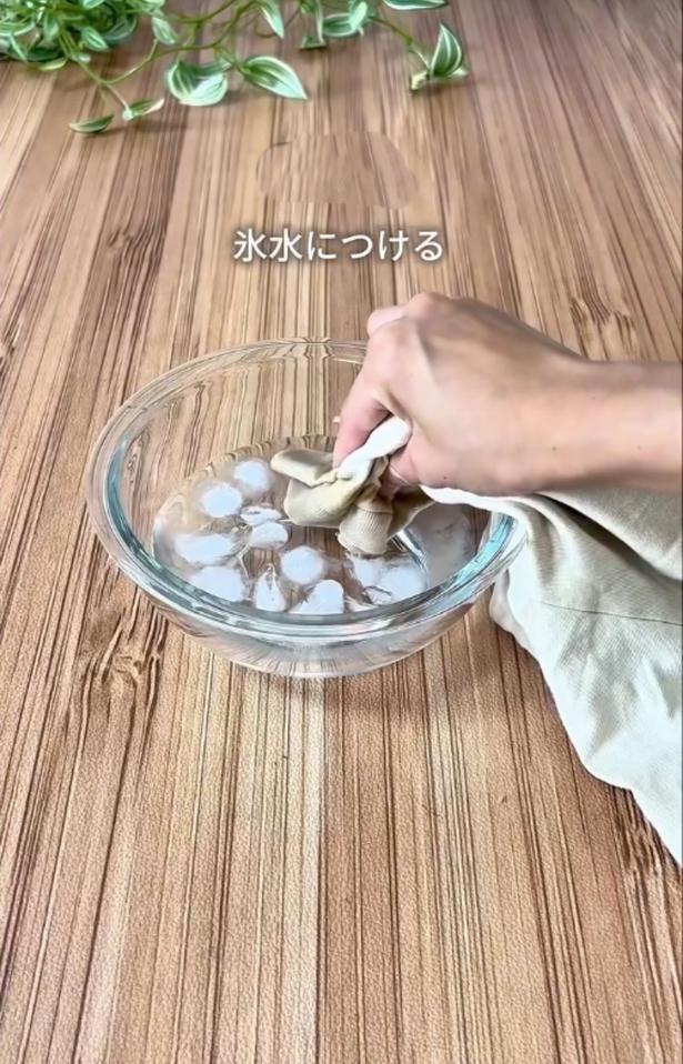 数分浸ける▶アイロンを用意して…(⇒次へ) midmama_kurashiさんのInstagramより
