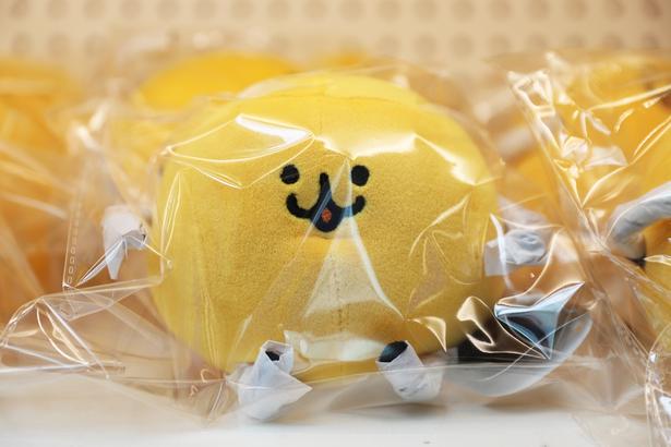 ころんとしたフォルムがキュート！ふくよかの「スマホスタンド」(2860円)