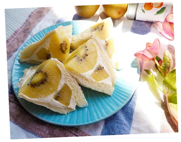 黄色が眩しい「ゴールドキウイサンド」 （C）にいざか にいこ／KADOKAWA