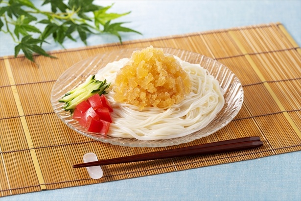 【写真】凍らせたままそうめんに乗せて食べる「氷みぞれつゆ」