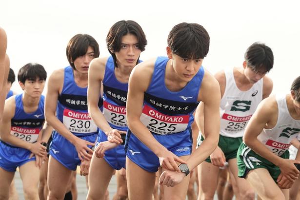 「俺たちの箱根駅伝」第1話場面写真が公開された