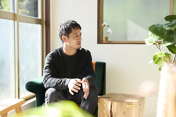「先々はディードリッヒの焙煎機を導入したい」と話す右田さん