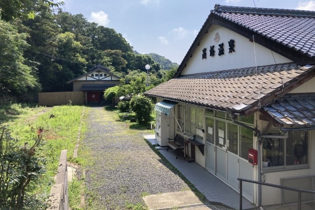 島民に愛され続けてきた名湯だ 画像提供：高峰温泉