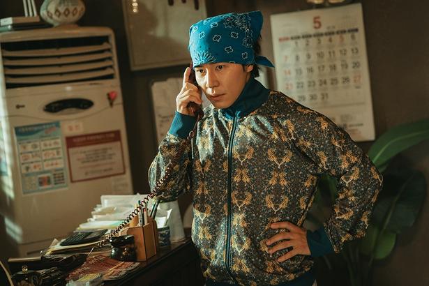 バレバレの潜入捜査をするテギュ役のイ・ギュヒョンに好評の声が続々！