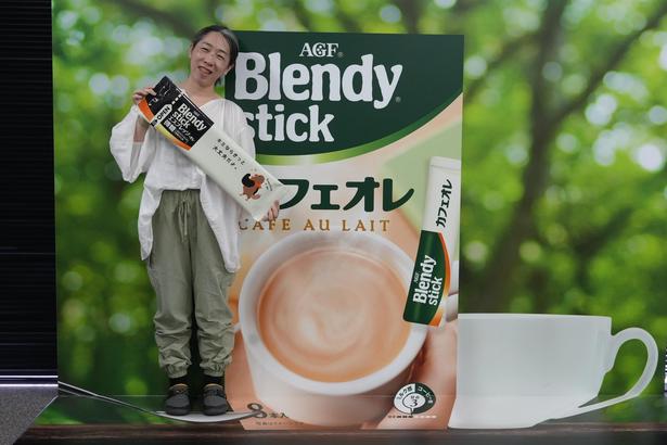 スプーンの上に乗っているように見える！