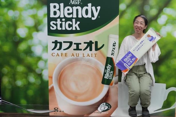コーヒーカップに腰かけて「ふぅ。」とひと休み!?