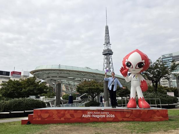 オアシス21の地上階・緑の大地でホノホンの大きなモニュメントと記念撮影！ 撮影機材提供：Samsung Galaxy S26 Ultra