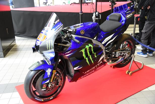 会場入り口に展示されたグランプリマシン：YZR-M1 #20(ファビオ・クアルタラロ) ※V4仕様 Monster Energy Yamaha MotoGP