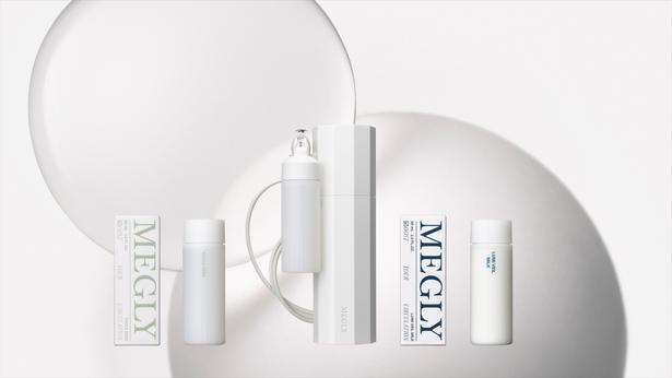 エイジングケア(※1)化粧水「CYCLE ZERO」(写真左)と乳液「LUMI VEIL MILK」(同右)。中央が専用デバイス「MEGLY」