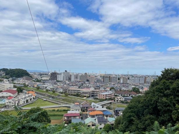 街を見下ろす風景が様々な場所から楽しむことができる