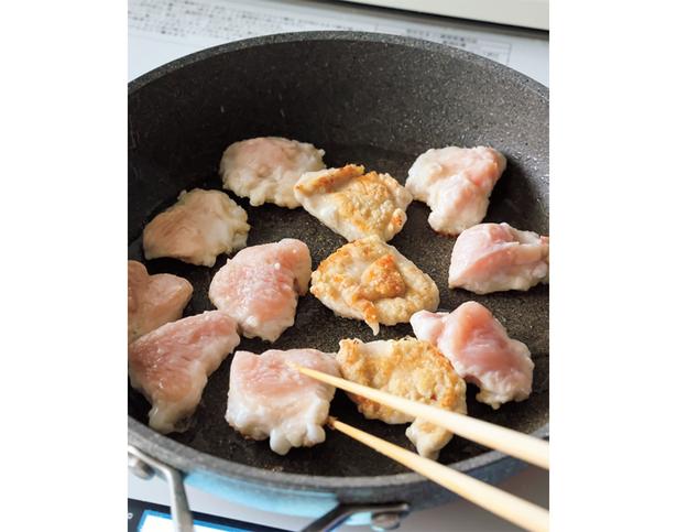 とり肉を皮目から焼く レシピ考案／Mizuki　撮影／Mizuki