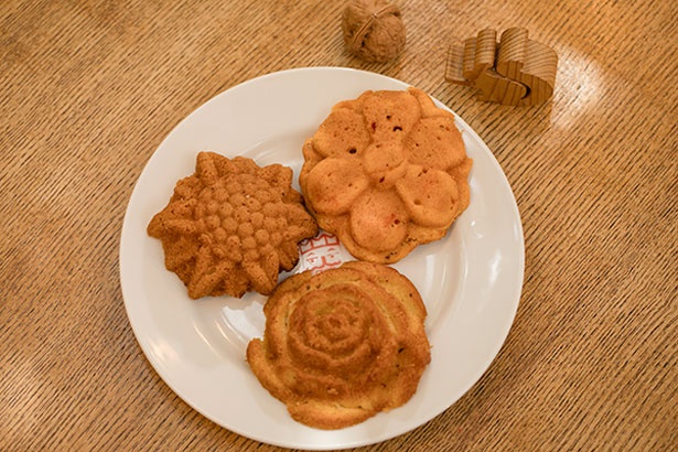 クルミドケーキアイスやトマトマフィンの型は、ひまわり、スミレ、バラの3種類の中からランダムで決まる／クルミドコーヒー