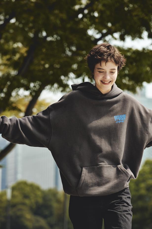 「フーディー」(各1万7600円)