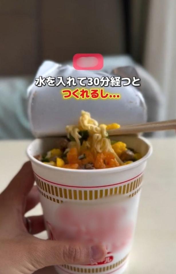 食べられる状態になる▶災害時の簡易トイレ（⇒次へ） tumufu_fu_kurashiさんのInstagramより